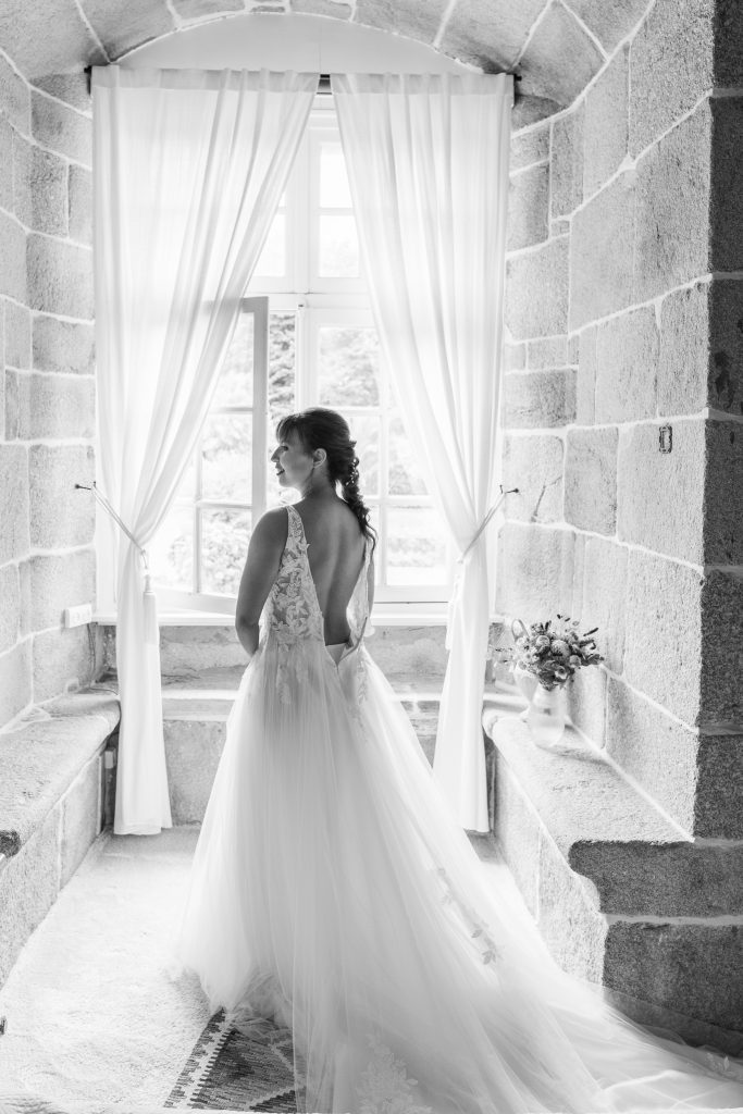 Mariée de dos, prête